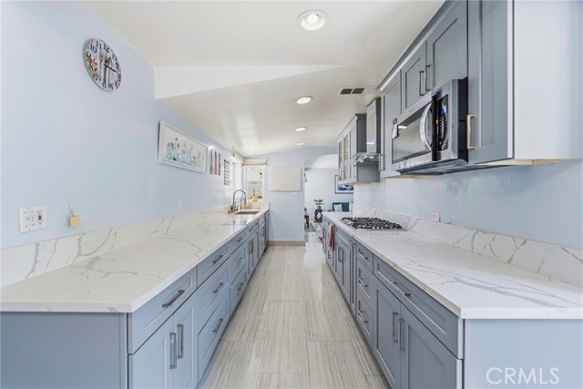 Detail Gallery Image 11 of 51 For 9546 Cecilia, Downey,  CA 90241 - 4 Beds | 2 Baths