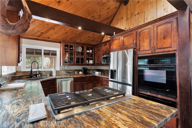 825 Grass Valley Road, Lake Arrowhead CA: https://media.crmls.org/medias/c99fa010-8d35-4ad2-87a3-98ab4d596b4f.jpg
