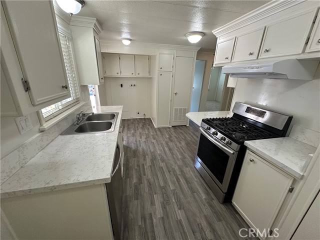 1387 Orangewood, Corona CA: https://media.crmls.org/medias/c99ff714-cae6-4582-9131-a0985f793dd4.jpg