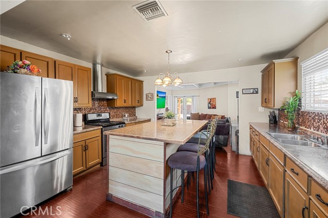 8054 Rhodes Avenue, North Hollywood CA: https://media.crmls.org/medias/c9a00ecf-e077-44da-8d8f-aef30ef14704.jpg