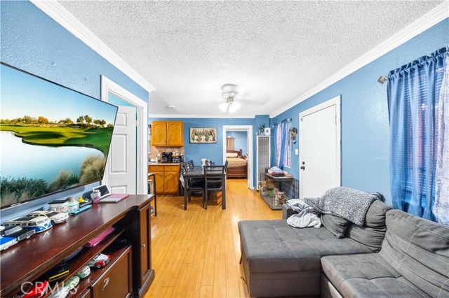157 E 70th Street, Los Angeles CA: https://media.crmls.org/medias/c9a0a29e-21dc-492c-9772-57e93f8773e2.jpg