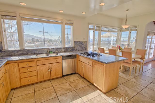 304 Avenue E, Redondo Beach, California 90277, 6 Bedrooms Bedrooms, ,4 BathroomsBathrooms,Residential,Sold,Avenue E,SB13009871