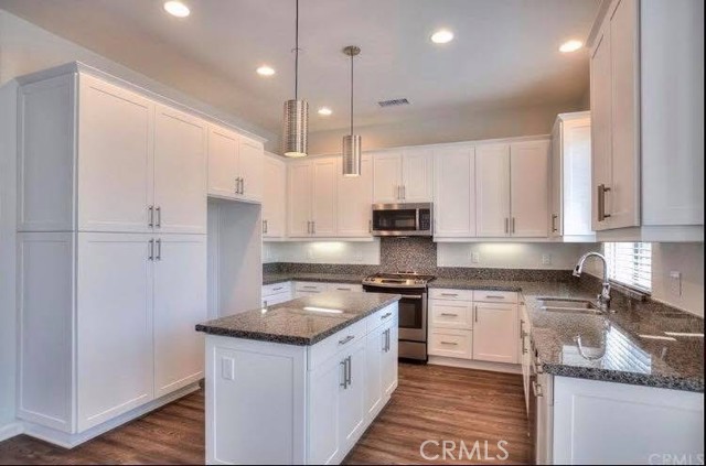 Detail Gallery Image 4 of 11 For 107 Primrose, Lake Forest,  CA 92610 - 3 Beds | 2/1 Baths