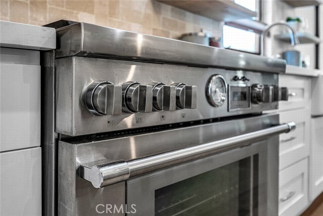 Detail Gallery Image 16 of 49 For 5110 Greenbush Ave, Sherman Oaks,  CA 91423 - 6 Beds | 6 Baths