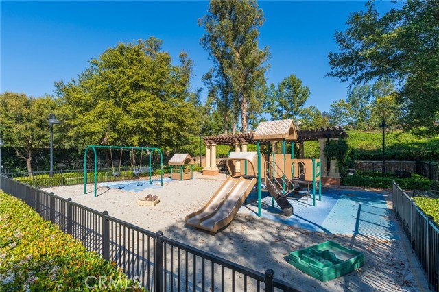 Detail Gallery Image 35 of 39 For 88 Capricorn, Irvine,  CA 92618 - 2 Beds | 2 Baths