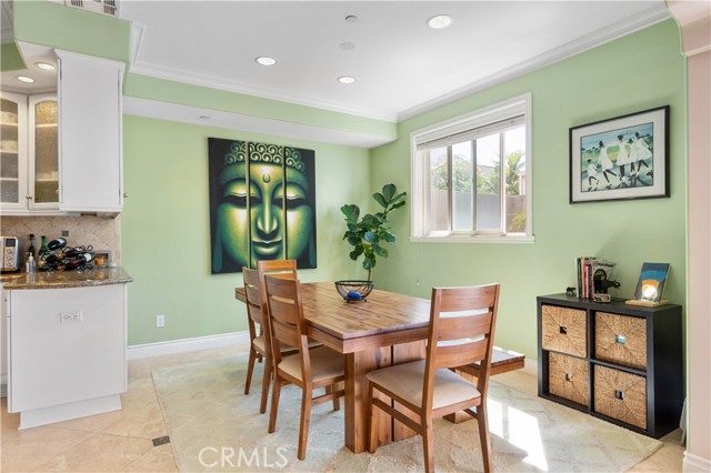 Detail Gallery Image 12 of 33 For 217 S Irena Ave #B,  Redondo Beach,  CA 90277 - 4 Beds | 2/1 Baths