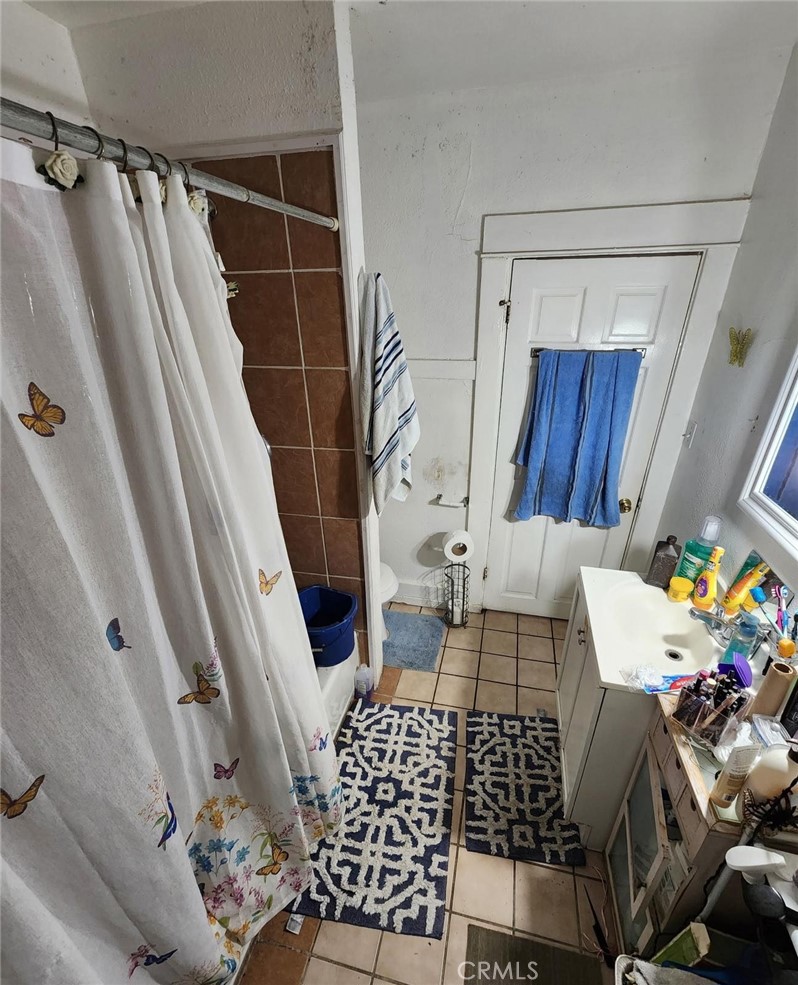 https://media.crmls.org/medias/c9a36dbb-a3c2-4184-95d5-c104c5e5d133.jpg?preset=X-Large