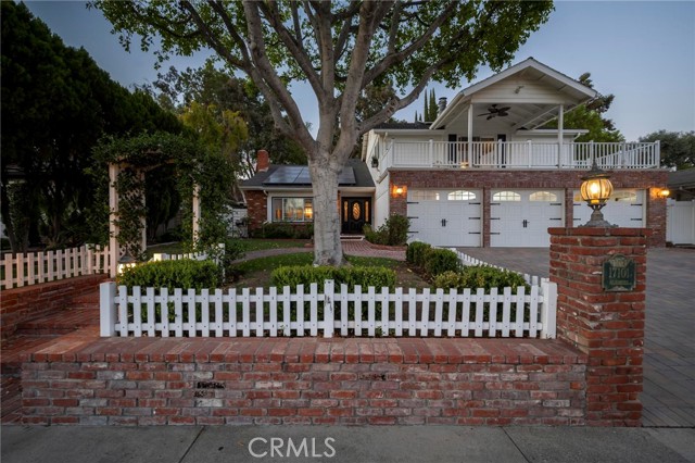 Detail Gallery Image 3 of 55 For 17101 Gledhill St, Northridge,  CA 91325 - 5 Beds | 3/1 Baths