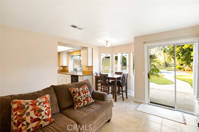 2424 Norte Vista Drive, Chino Hills CA: https://media.crmls.org/medias/c9a543fa-08a1-4b87-89be-e7ee39b1aa9a.jpg