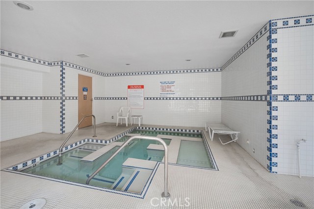 Detail Gallery Image 45 of 46 For 5240 Yarmouth #4,  Encino,  CA 91316 - 3 Beds | 3 Baths