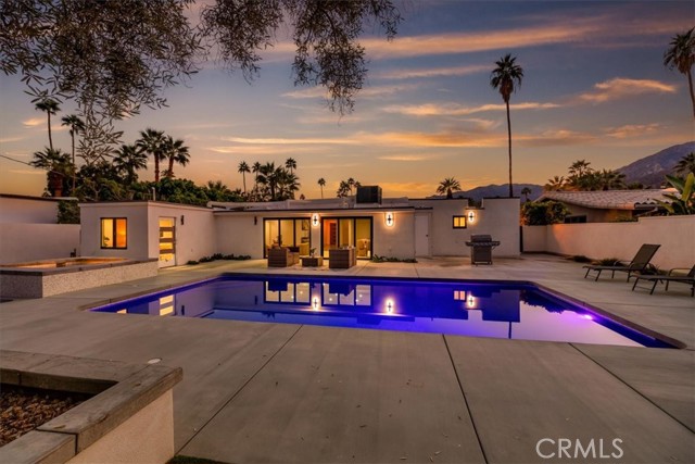 Detail Gallery Image 2 of 36 For 218 E Ocotillo, Palm Springs,  CA 92264 - 4 Beds | 3 Baths