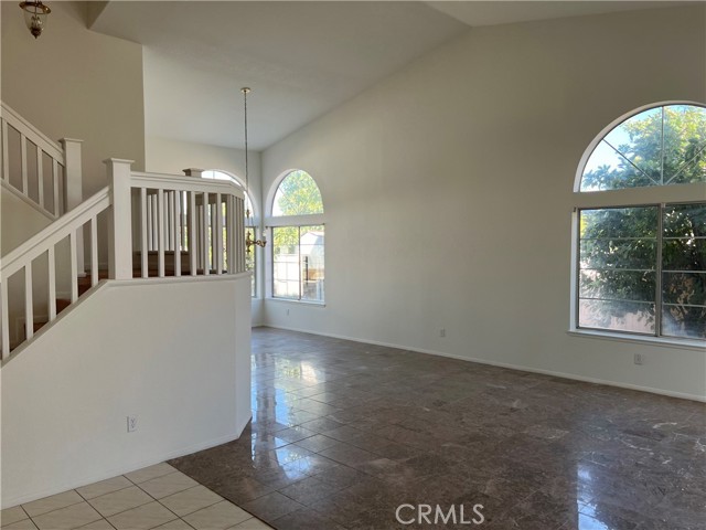 Detail Gallery Image 8 of 9 For 1375 Jones St, Hemet,  CA 92543 - 5 Beds | 3 Baths