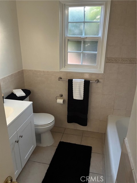 Detail Gallery Image 12 of 21 For 1326 E 15th St, Santa Ana,  CA 92701 - 3 Beds | 1/1 Baths