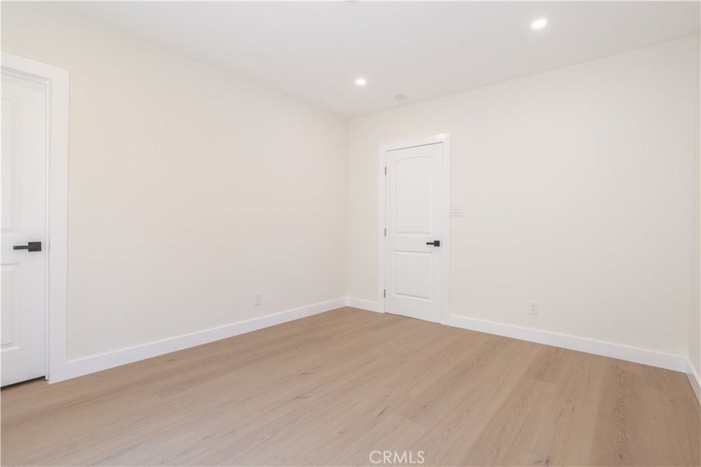 https://media.crmls.org/medias/c9a7f06d-05b0-4f1d-be76-b8901b623879.jpg?preset=X-Large