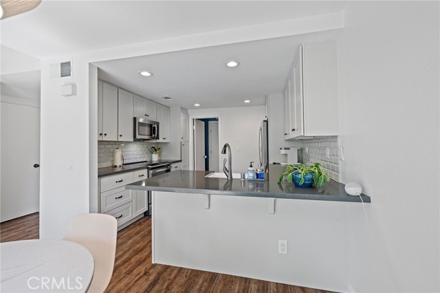 164 Stanford Court, Irvine CA: https://media.crmls.org/medias/c9a83ecf-f8ad-4d2a-91fc-28764a10b0a9.jpg