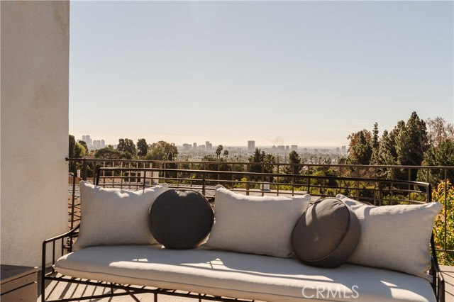 2201 N Hobart Boulevard, Los Angeles CA: https://media.crmls.org/medias/c9a87781-a089-4f1a-afe0-907dfc710856.jpg