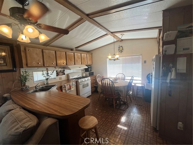 Detail Gallery Image 4 of 26 For 8600 Contreras St #27,  Paramount,  CA 90723 - 2 Beds | 1 Baths