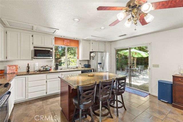 Detail Gallery Image 9 of 27 For 3123 Michael Way, Chico,  CA 95973 - 3 Beds | 2 Baths