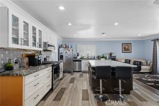 Detail Gallery Image 8 of 42 For 966 N Ironwood Ave, Rialto,  CA 92376 - 3 Beds | 2 Baths