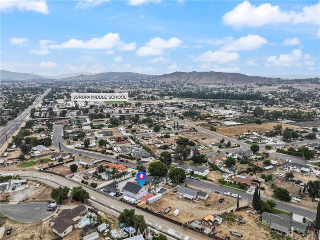 8963 Bold Ruler Lane, Jurupa Valley CA: https://media.crmls.org/medias/c9ab792e-83e0-481e-bde7-503605a9a095.jpg