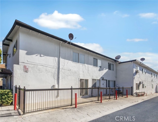 1425 W Stoneridge Court, Ontario CA: https://media.crmls.org/medias/c9abf5a6-a08d-442b-bf0a-6600052c5f3f.jpg