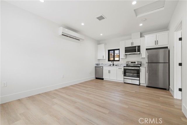 Detail Gallery Image 5 of 16 For 16245 1/2 Chatsworth St, Granada Hills,  CA 91344 - 1 Beds | 1 Baths