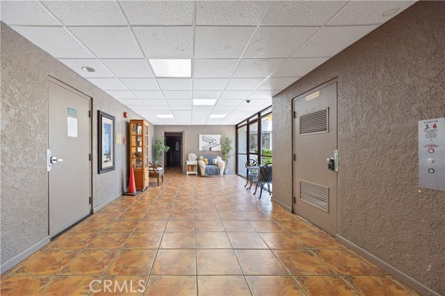 1919 E Beverly Way, Long Beach CA: https://media.crmls.org/medias/c9aceff3-0aa2-4d9e-8ff0-a1ee2fd3f022.jpg