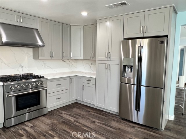 Detail Gallery Image 7 of 42 For 18614 Liggett St, Northridge,  CA 91324 - 5 Beds | 3/1 Baths