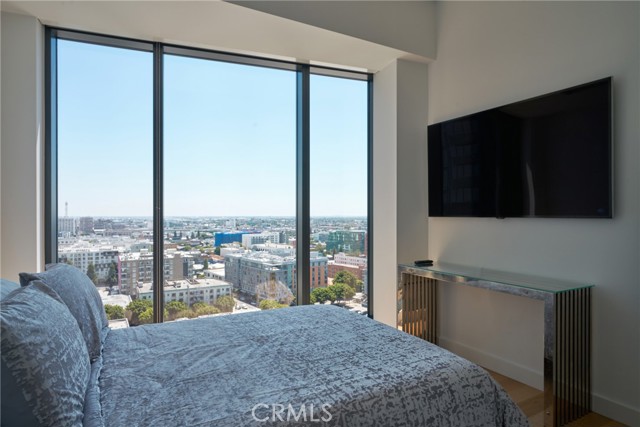 1200 Figueroa, Los Angeles CA: https://media.crmls.org/medias/c9adc806-4926-450f-9354-84febda97289.jpg