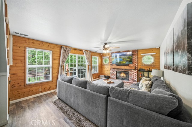 Detail Gallery Image 17 of 50 For 39122 Starview Ln, Big Bear Lake,  CA 92315 - 3 Beds | 2/1 Baths