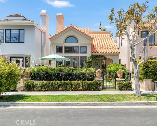 Detail Gallery Image 1 of 15 For 611 Begonia Ave #B,  Corona Del Mar,  CA 92625 - 2 Beds | 2 Baths