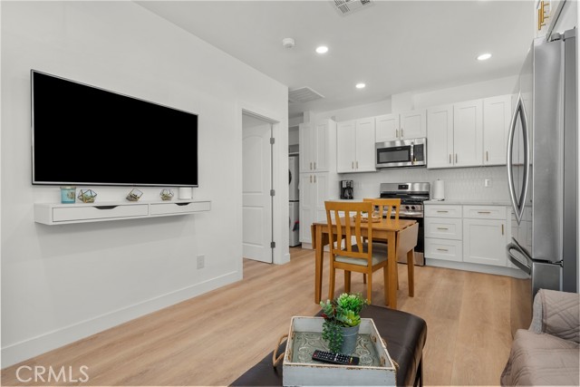 Detail Gallery Image 14 of 28 For 20127 Citronia, Chatsworth,  CA 91311 - 1 Beds | 1 Baths