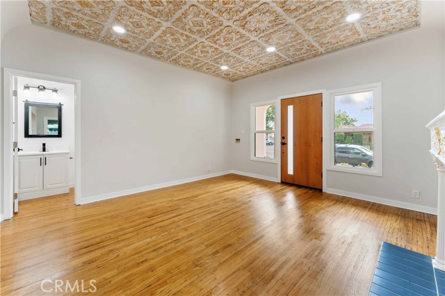 1236 S Cloverdale Avenue, Los Angeles CA: https://media.crmls.org/medias/c9afae0e-0b80-4990-8e38-2691a32a6a35.jpg