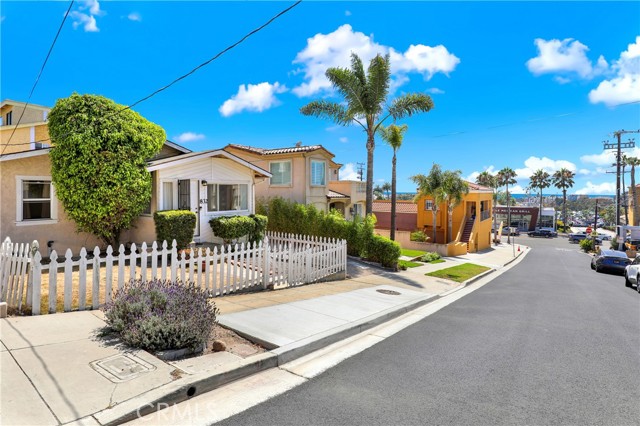 834 15th Street, Hermosa Beach CA: https://media.crmls.org/medias/c9b07210-c8ee-4995-bf76-f87dd0643ad4.jpg
