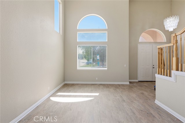 Detail Gallery Image 5 of 52 For 7325 Round Hill Dr, Lancaster,  CA 93536 - 5 Beds | 3 Baths