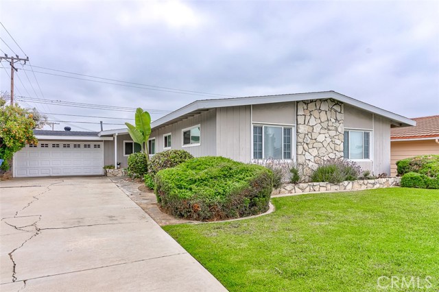 Detail Gallery Image 2 of 21 For 5412 Fox Hills Ave, Buena Park,  CA 90621 - 5 Beds | 3 Baths