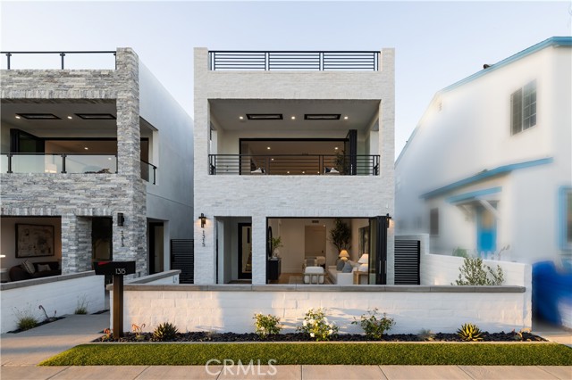 1315 Ocean Avenue, Seal Beach CA: https://media.crmls.org/medias/c9b20f67-e3e0-488d-b6f8-94d627e76d57.jpg