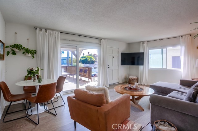 Detail Gallery Image 4 of 44 For 142 Avenida Pelayo a,  San Clemente,  CA 92672 - 2 Beds | 1 Baths