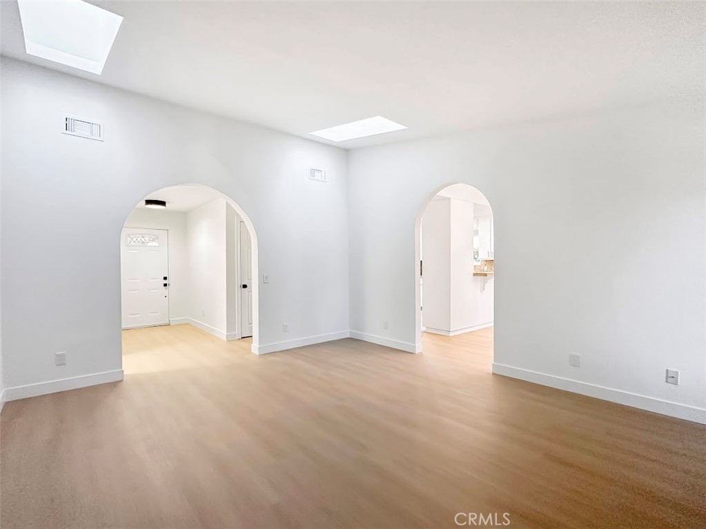 https://media.crmls.org/medias/c9b2ab12-052a-4ec6-9dc9-1a81653f840f.jpg?preset=X-Large