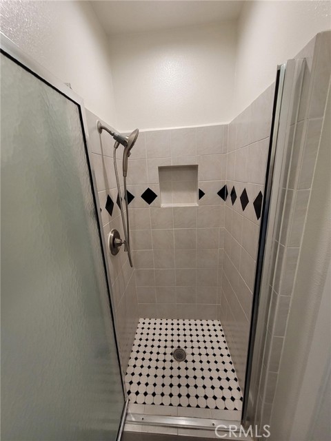 Detail Gallery Image 9 of 18 For 402 E Glendale Dr, Orange,  CA 92865 - 6 Beds | 4 Baths