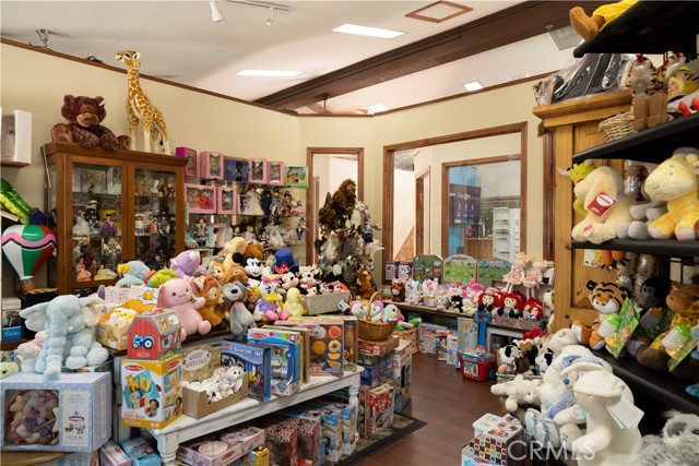 652 Pine Knot, Big Bear Lake CA: https://media.crmls.org/medias/c9b35016-9f52-43e5-822c-c0a767e97aa5.jpg