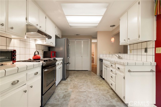 Detail Gallery Image 13 of 56 For 512 Wilshire Ct Ct, Chico,  CA 95973 - 2 Beds | 2 Baths