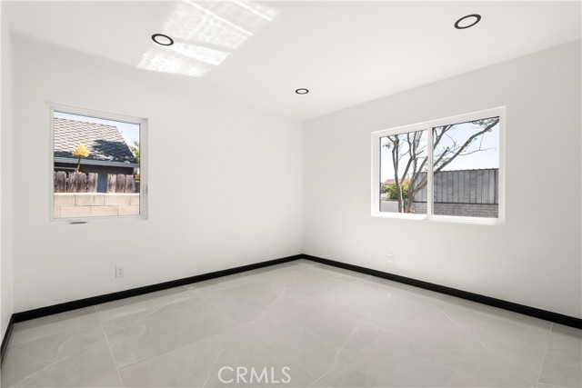 Detail Gallery Image 12 of 33 For 7943 Ledge Ave, Sun Valley,  CA 91352 - 3 Beds | 3 Baths