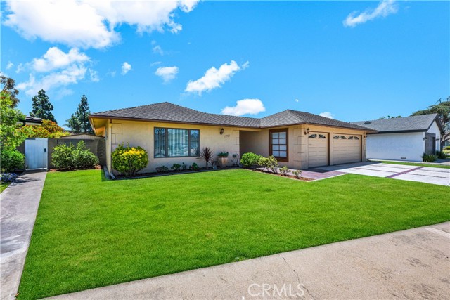 Detail Gallery Image 2 of 47 For 10924 Nighthawk Circle, Fountain Valley,  CA 92708 - 4 Beds | 2/1 Baths