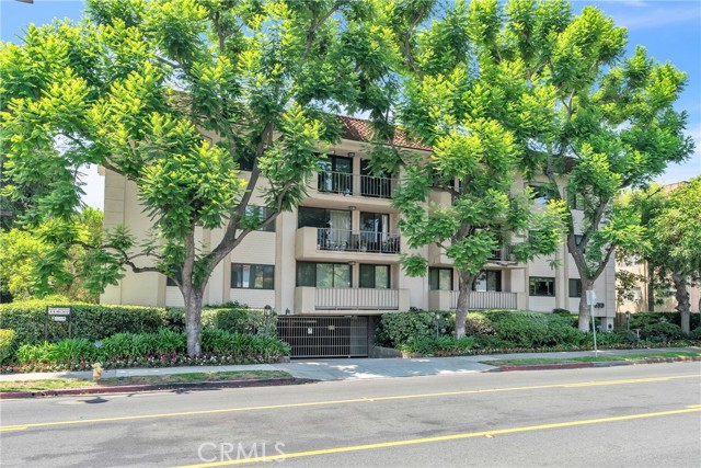 330 W California Boulevard, Pasadena CA: https://media.crmls.org/medias/c9b5273a-ffdf-418c-8065-f31f54f53c64.jpg