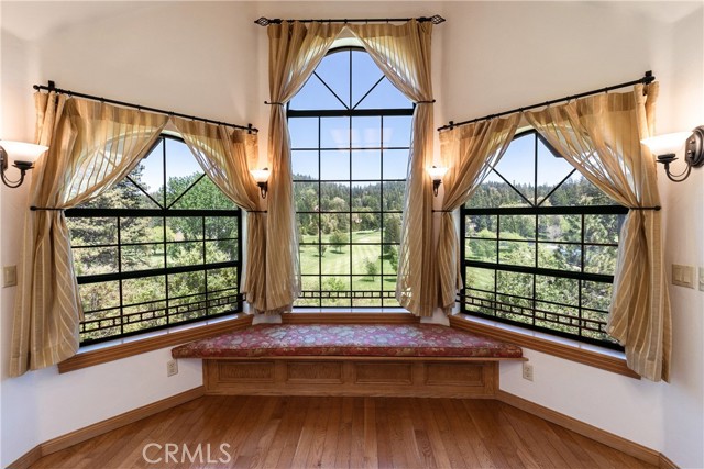 Detail Gallery Image 9 of 52 For 301 Riviera Dr, Lake Arrowhead,  CA 92352 - 6 Beds | 5/1 Baths