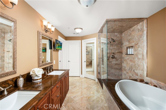 1400 E Ocean Boulevard, Long Beach CA: https://media.crmls.org/medias/c9b5f7ac-787b-45e8-be90-62beaec3852a.jpg