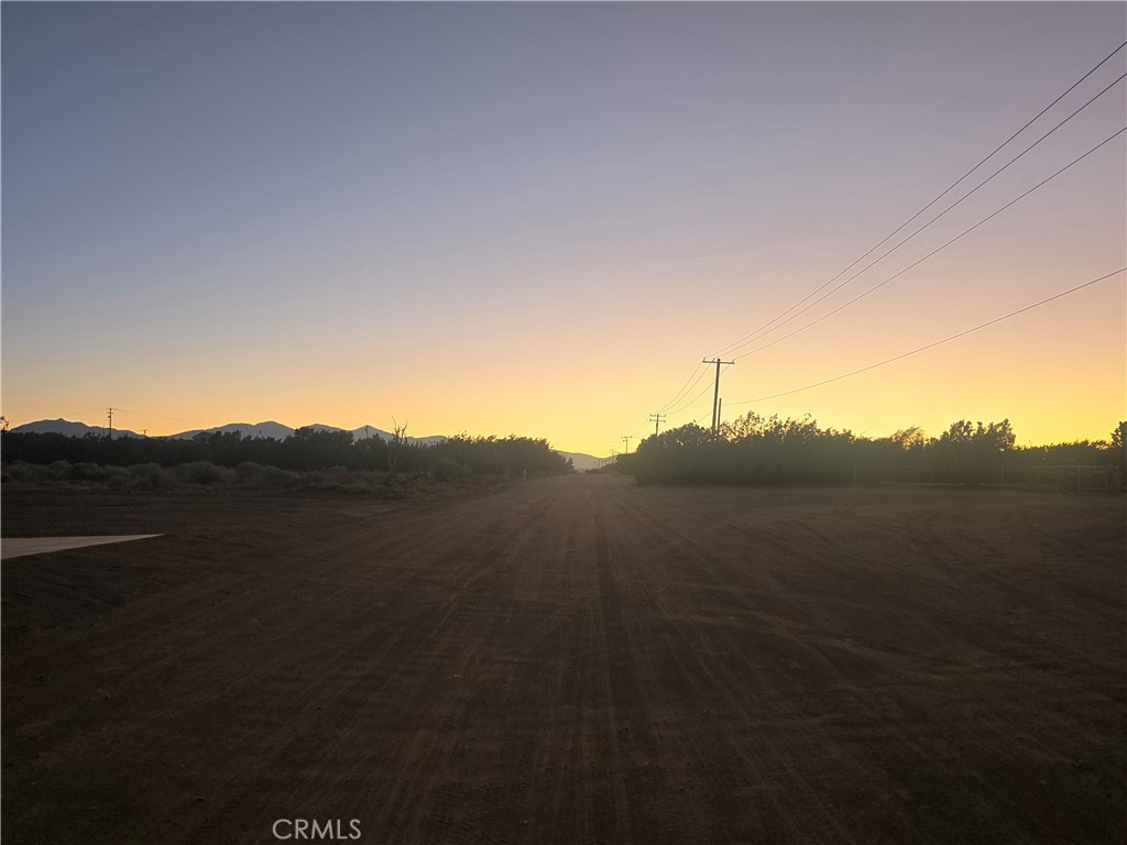 https://media.crmls.org/medias/c9b613b5-1f17-4e78-a1d6-94f569423768.jpg?preset=X-Large