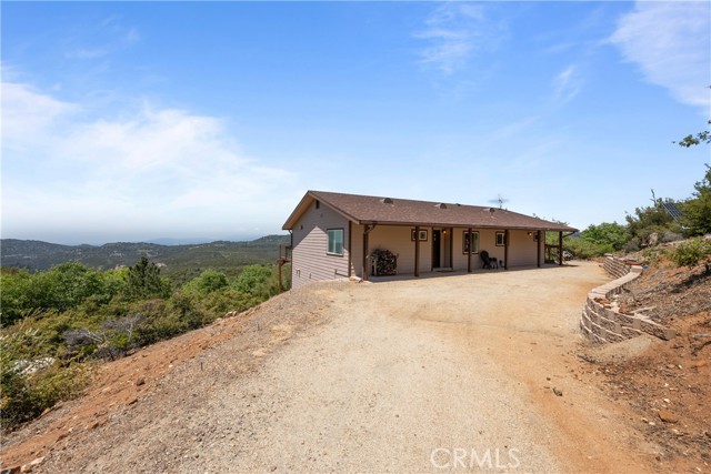 7525 Starlight Way, Julian CA: https://media.crmls.org/medias/c9b66660-9682-4aaa-8c06-354ee77466d7.jpg