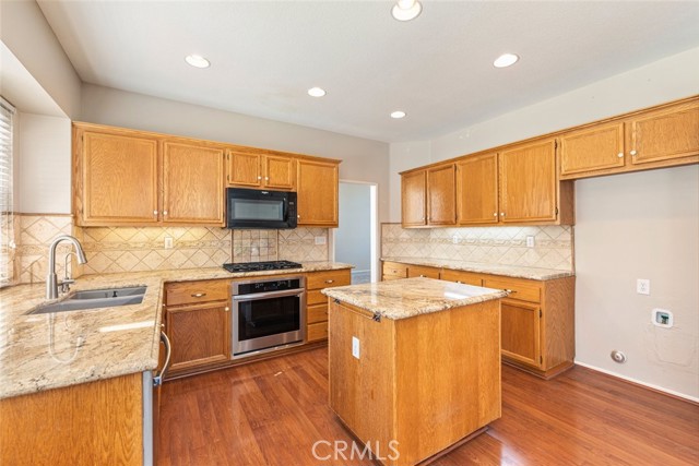 Detail Gallery Image 16 of 46 For 660 Glen Springs, Corona,  CA 92882 - 5 Beds | 3 Baths